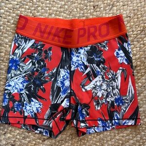 Nike Pro Dri-Fit Floral Shorts Size M Orange Blue Gym Dance Running Workout